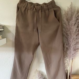 Lululemon on the fly pant tan size 4